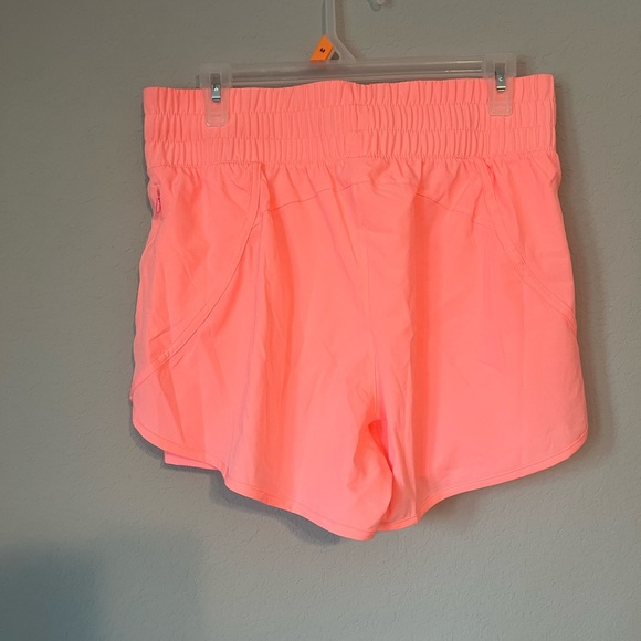 Athletic shorts - Picture 2 of 4